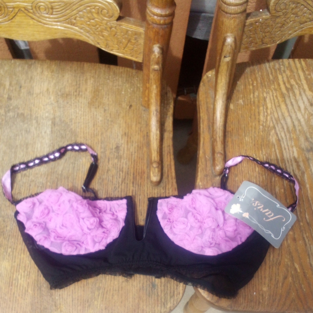 NWT!Elegant Black and Purple Lace Bra